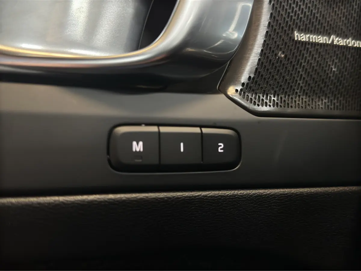 2.0 B4 Plus Dark | Panoramadak | Harman/Kardon | Alcantara | Memory