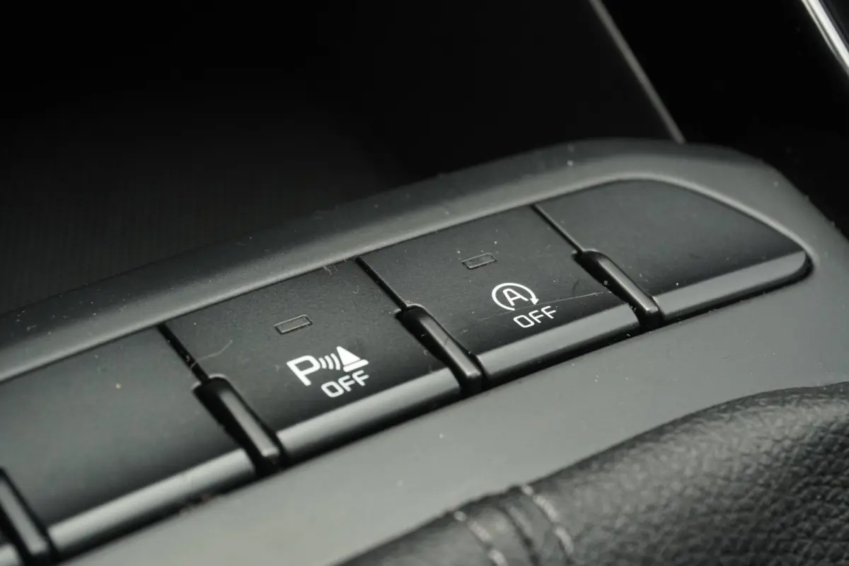1.0 T-GDi Sports Edition+Led+Navigatie+Camera+Half-Leder+cruise+Privacy-Glass+airco = TOP UITV !!