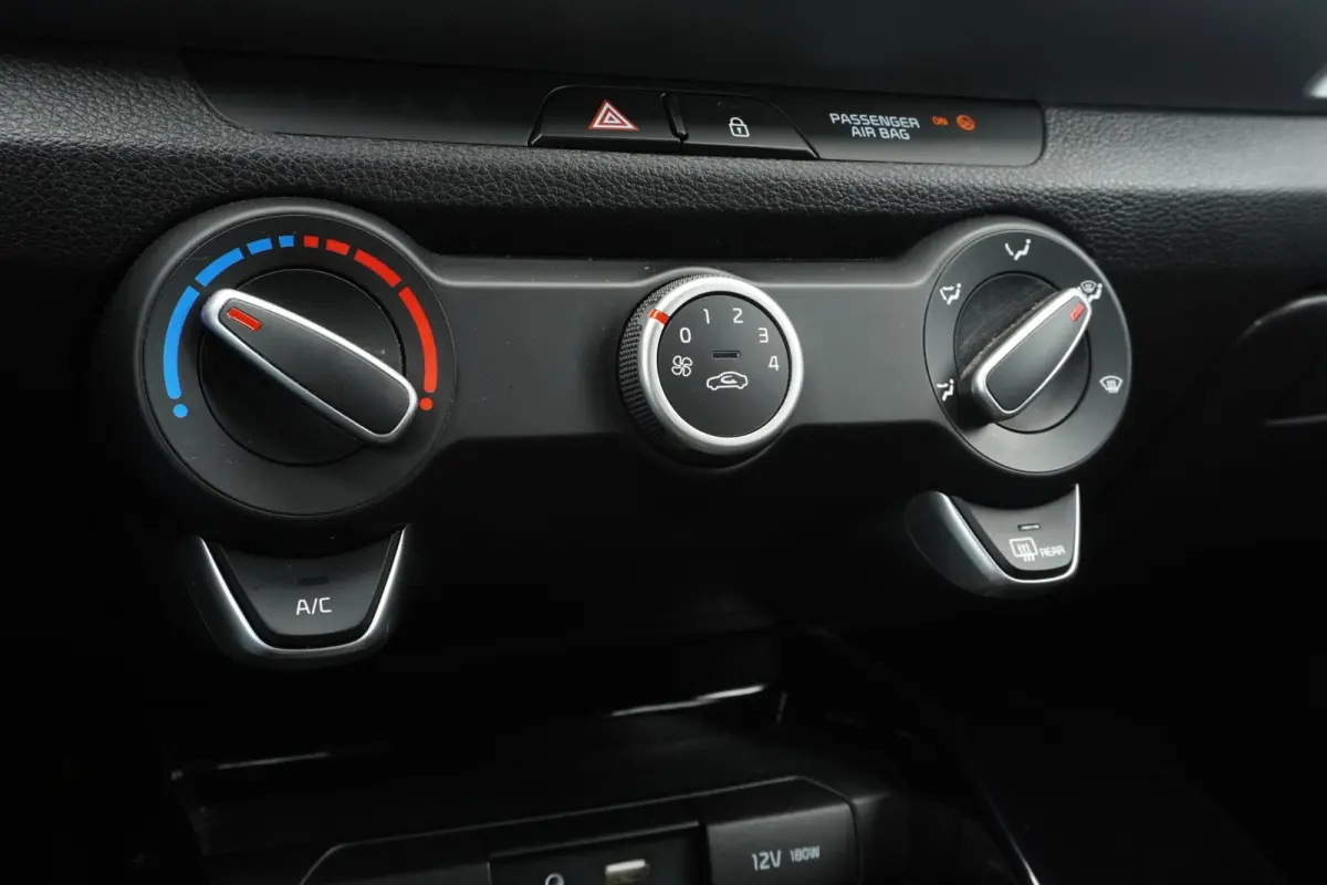 1.0 T-GDi Sports Edition+Led+Navigatie+Camera+Half-Leder+cruise+Privacy-Glass+airco = TOP UITV !!