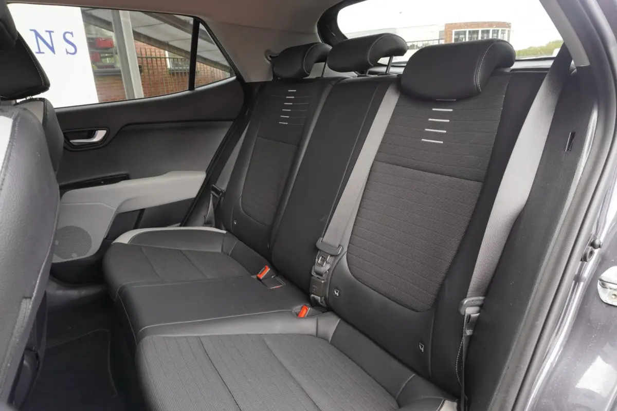 1.0 T-GDi Sports Edition+Led+Navigatie+Camera+Half-Leder+cruise+Privacy-Glass+airco = TOP UITV !!