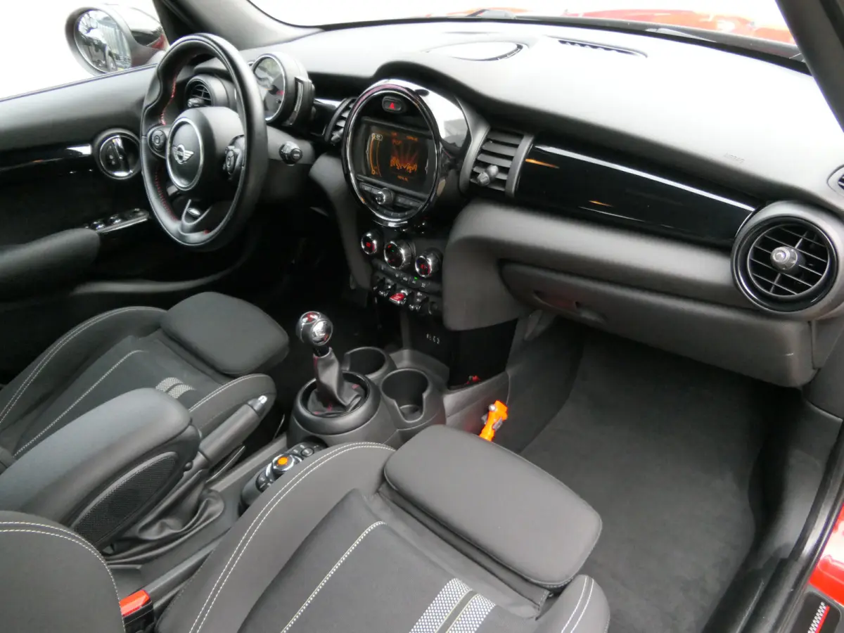 1.5 Cooper Serious Business | 1e eigenaresse!