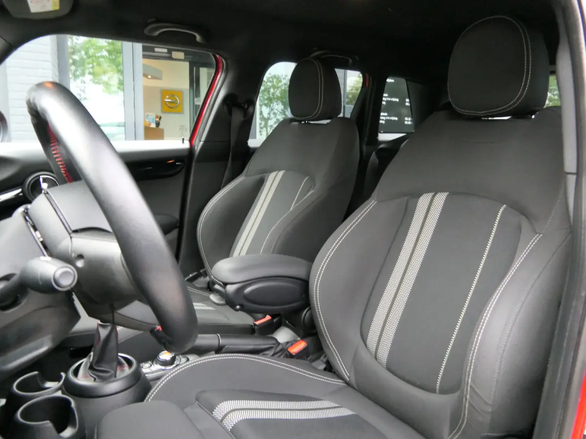 1.5 Cooper Serious Business | 1e eigenaresse!