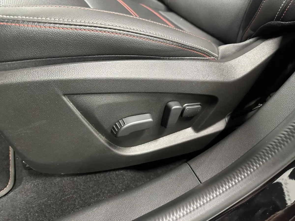 1.3 TCe 140 R.S Line PANO TREKHAAK LEER CAMERA CARPLAY NAVI.