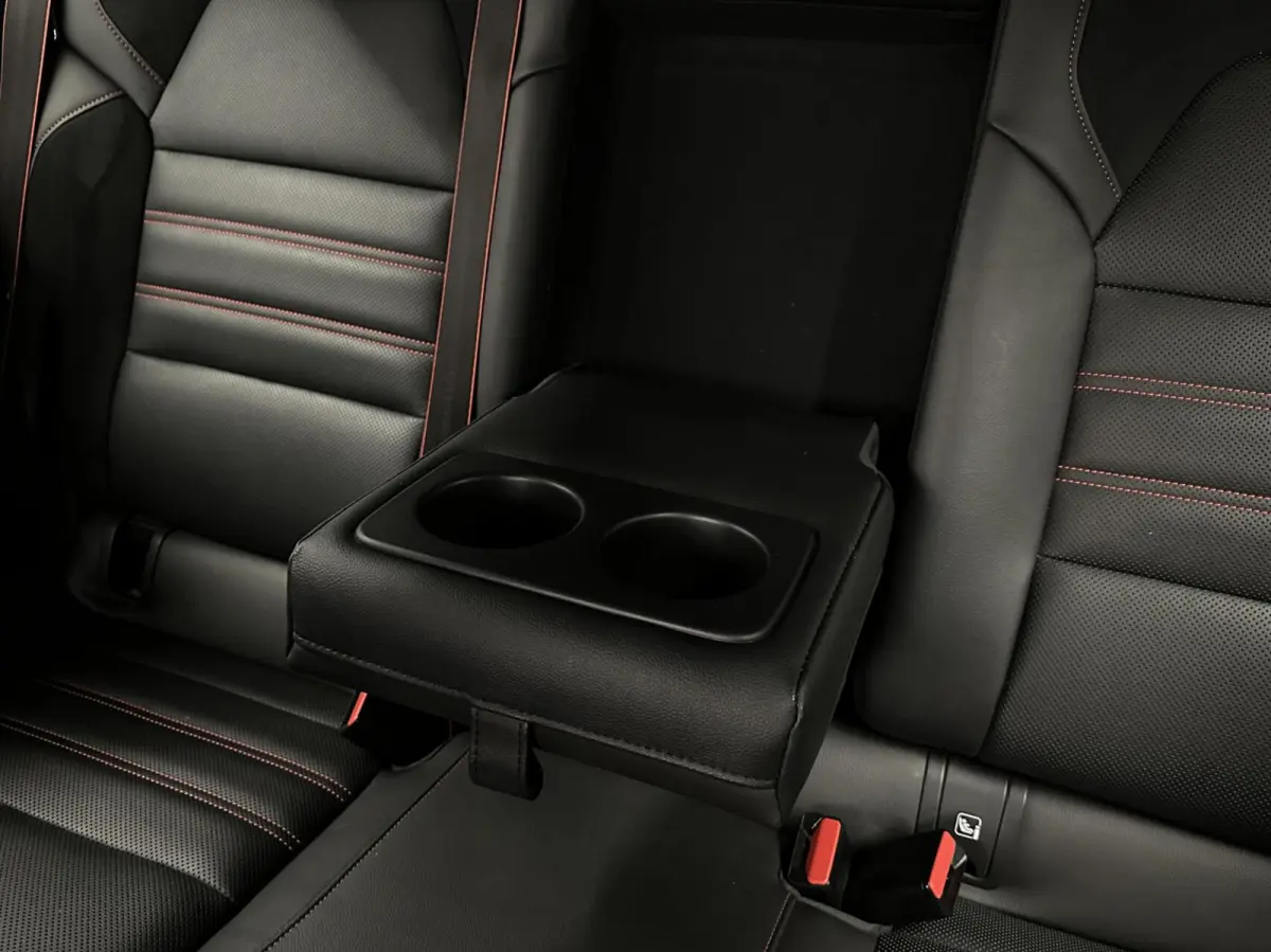 1.3 TCe 140 R.S Line PANO TREKHAAK LEER CAMERA CARPLAY NAVI.
