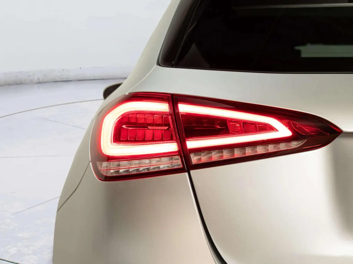Hatchback 250 e Business Solution AMG Limited | Panorama dak
