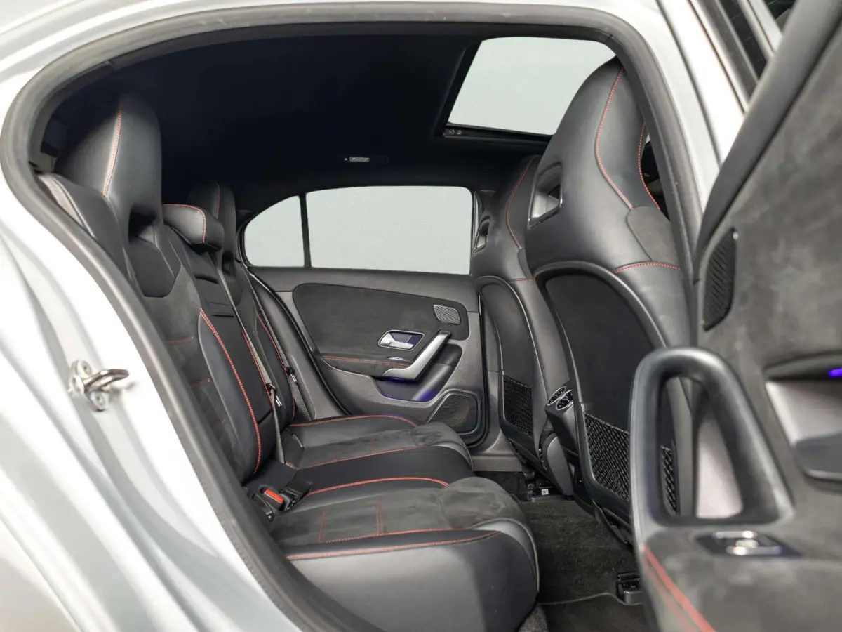 Hatchback 250 e Business Solution AMG Limited | Panorama dak