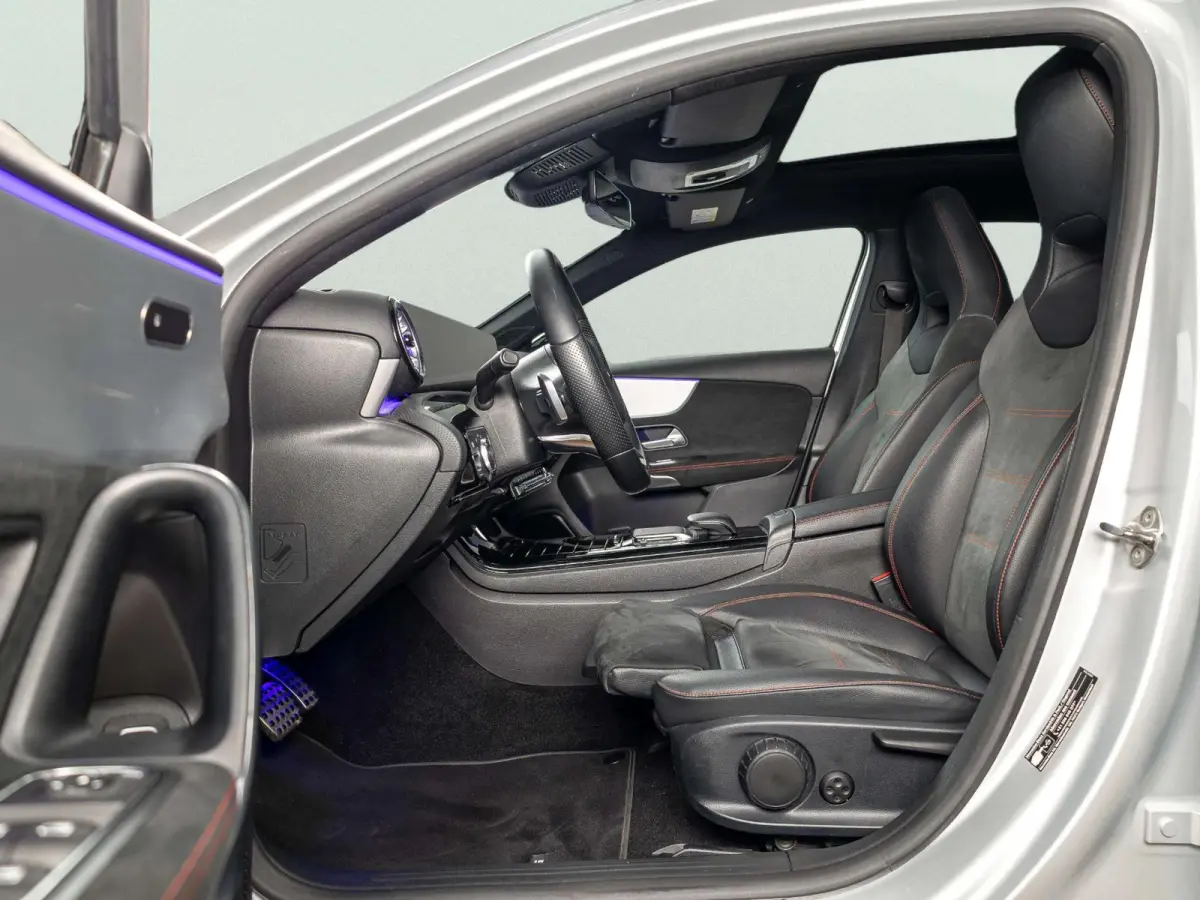 Hatchback 250 e Business Solution AMG Limited | Panorama dak