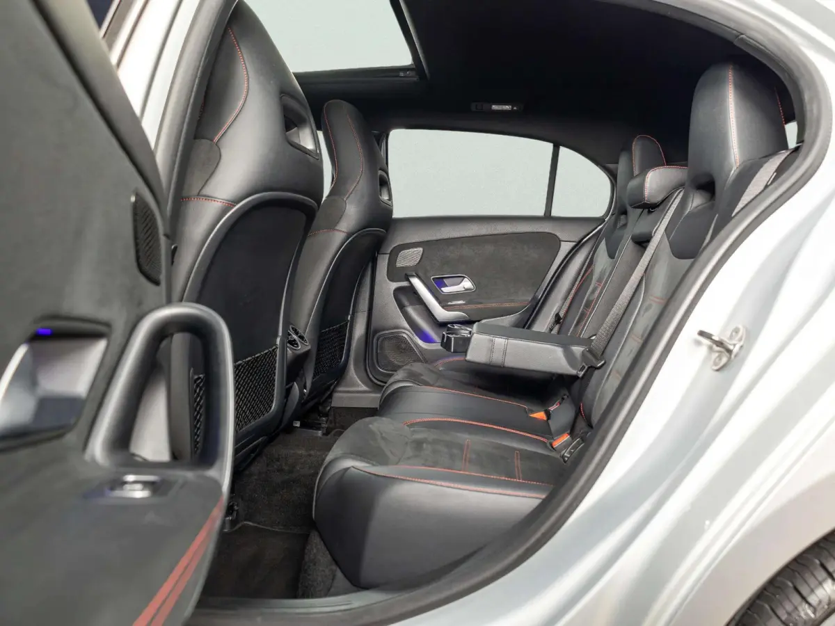 Hatchback 250 e Business Solution AMG Limited | Panorama dak