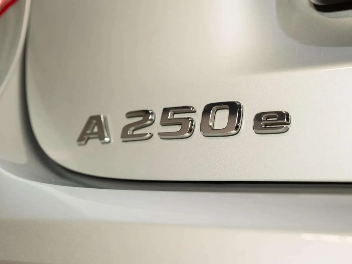 Hatchback 250 e Business Solution AMG Limited | Panorama dak