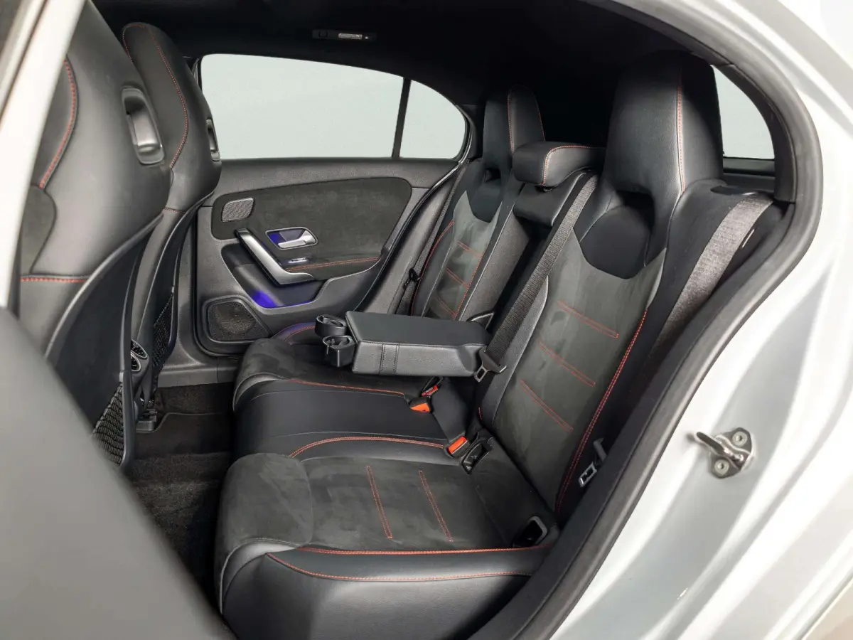 Hatchback 250 e Business Solution AMG Limited | Panorama dak
