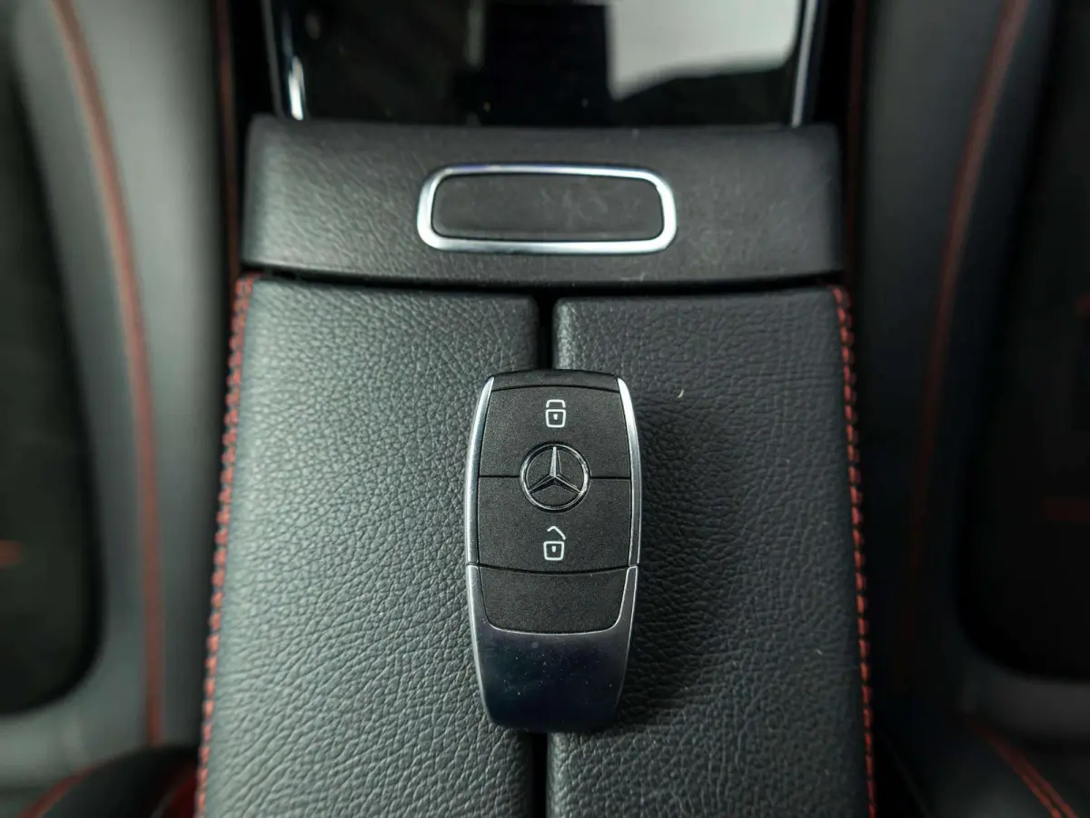 Hatchback 250 e Business Solution AMG Limited | Panorama dak