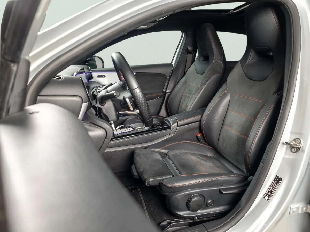 Hatchback 250 e Business Solution AMG Limited | Panorama dak