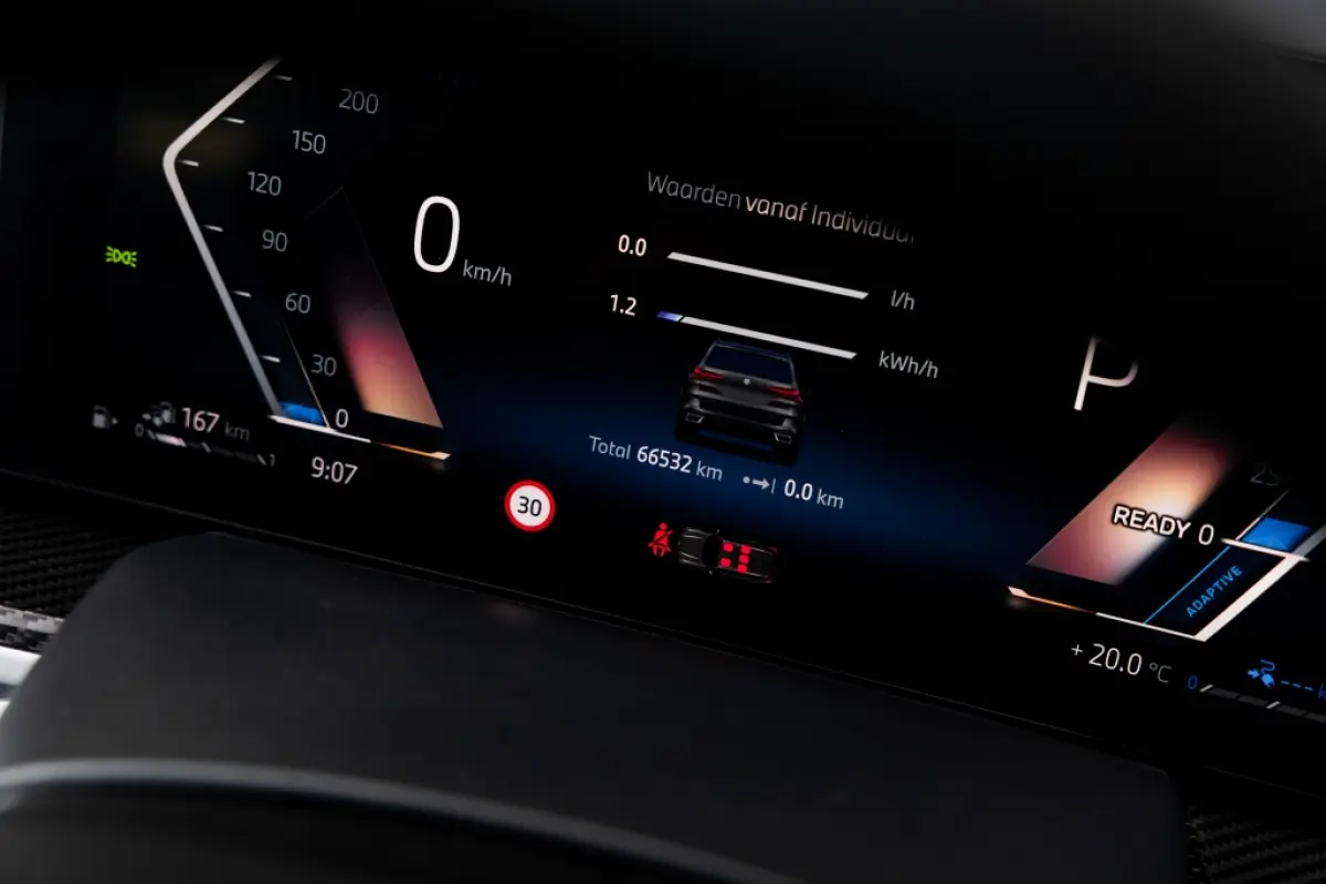xDrive50e | Pano | B&W Audio | Massage |
