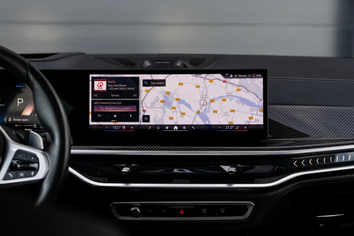 xDrive50e | Pano | B&W Audio | Massage |