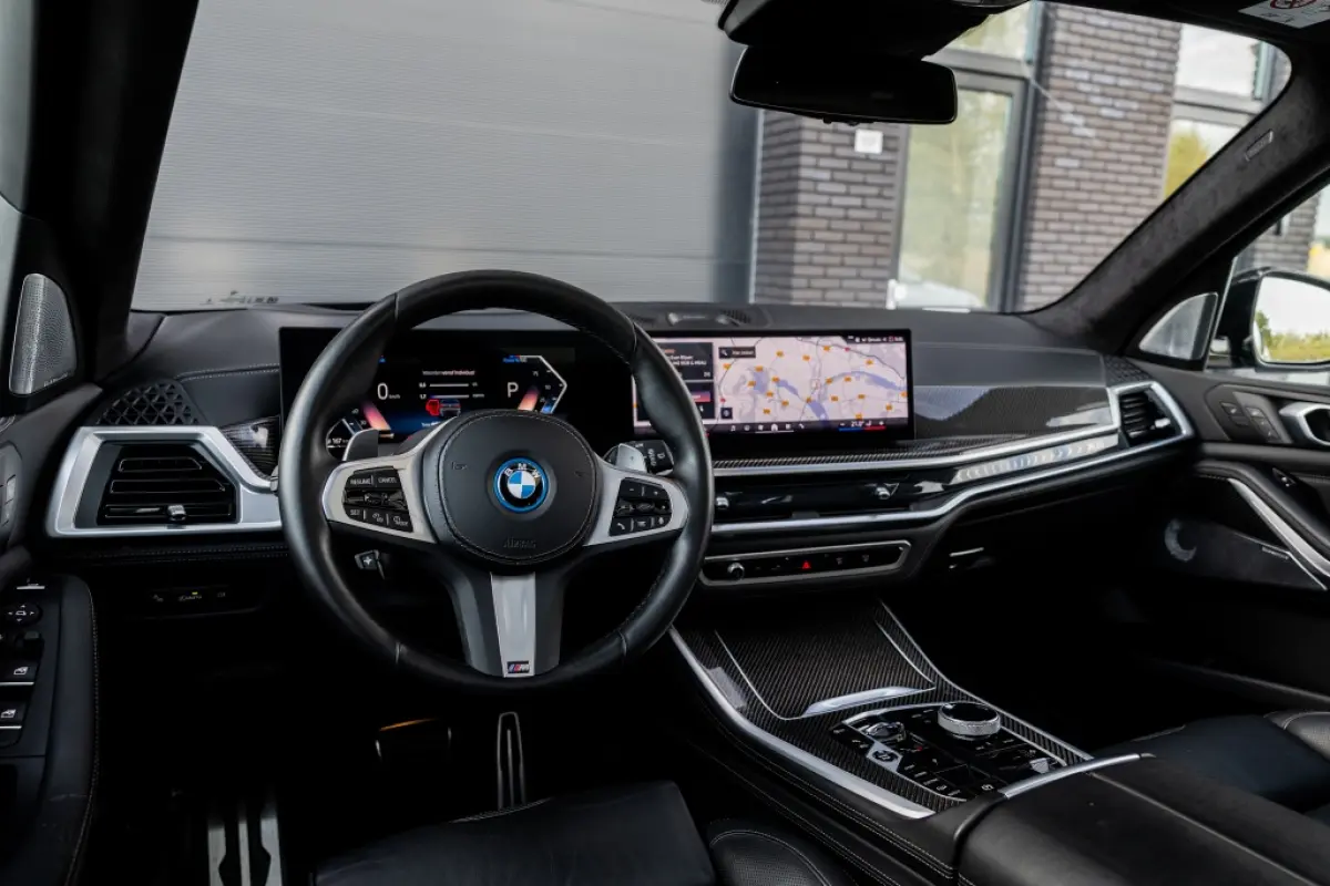 xDrive50e | Pano | B&W Audio | Massage | Frozen Grey |
