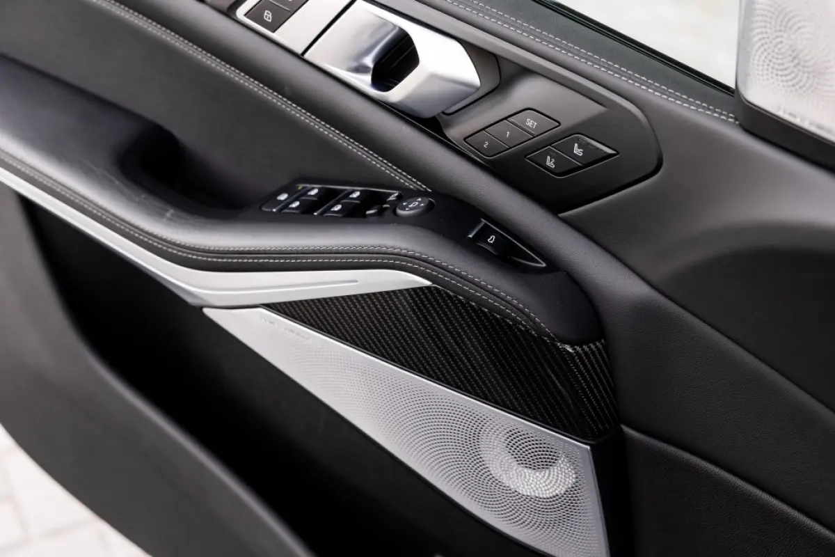 xDrive50e | Pano | B&W Audio | Massage |