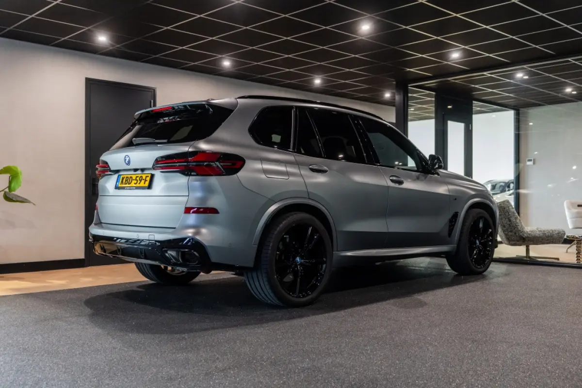 xDrive50e | Pano | B&W Audio | Massage |
