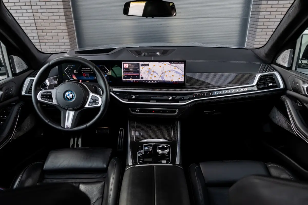 xDrive50e | Pano | B&W Audio | Massage |