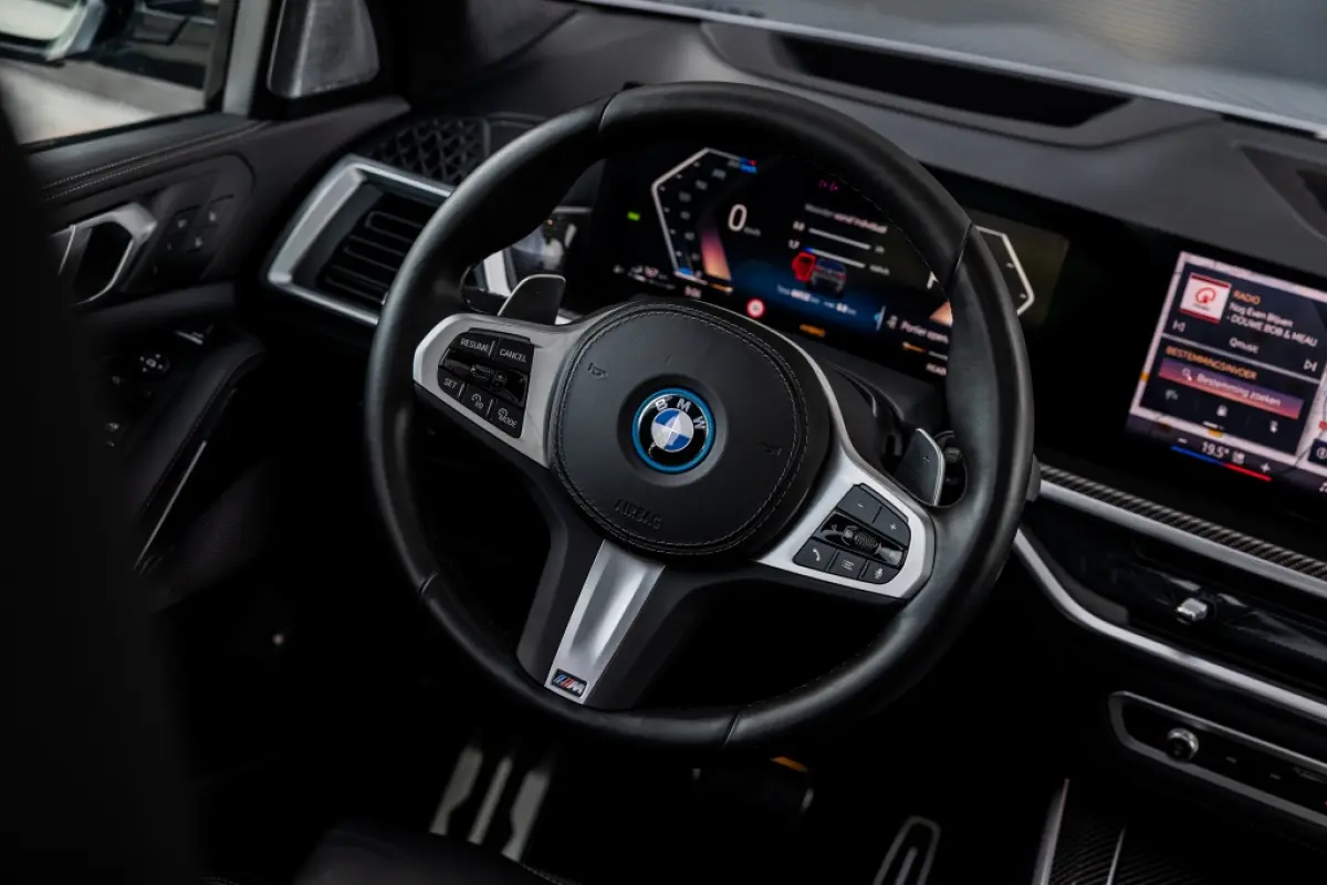 xDrive50e | Pano | B&W Audio | Massage |