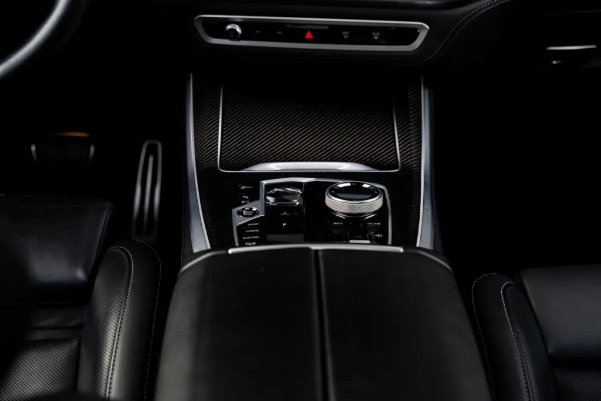 xDrive50e | Pano | B&W Audio | Massage |