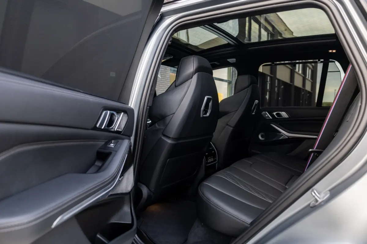 xDrive50e | Pano | B&W Audio | Massage |