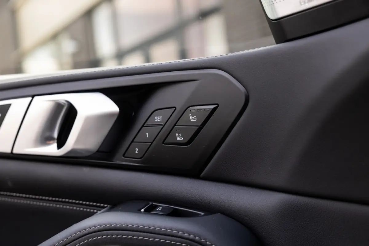xDrive50e | Pano | B&W Audio | Massage |