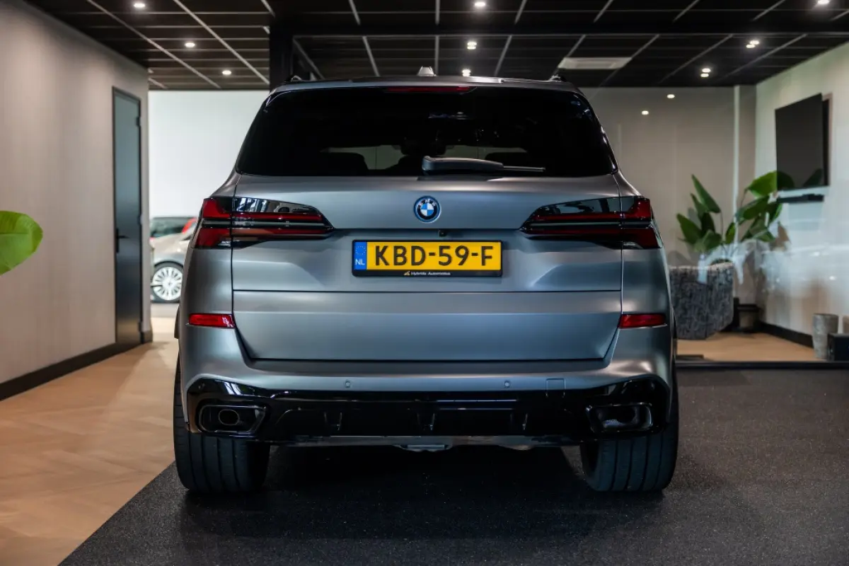 xDrive50e | Pano | B&W Audio | Massage |
