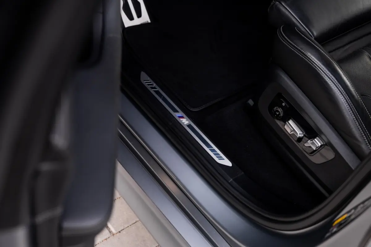 xDrive50e | Pano | B&W Audio | Massage | Frozen Grey |