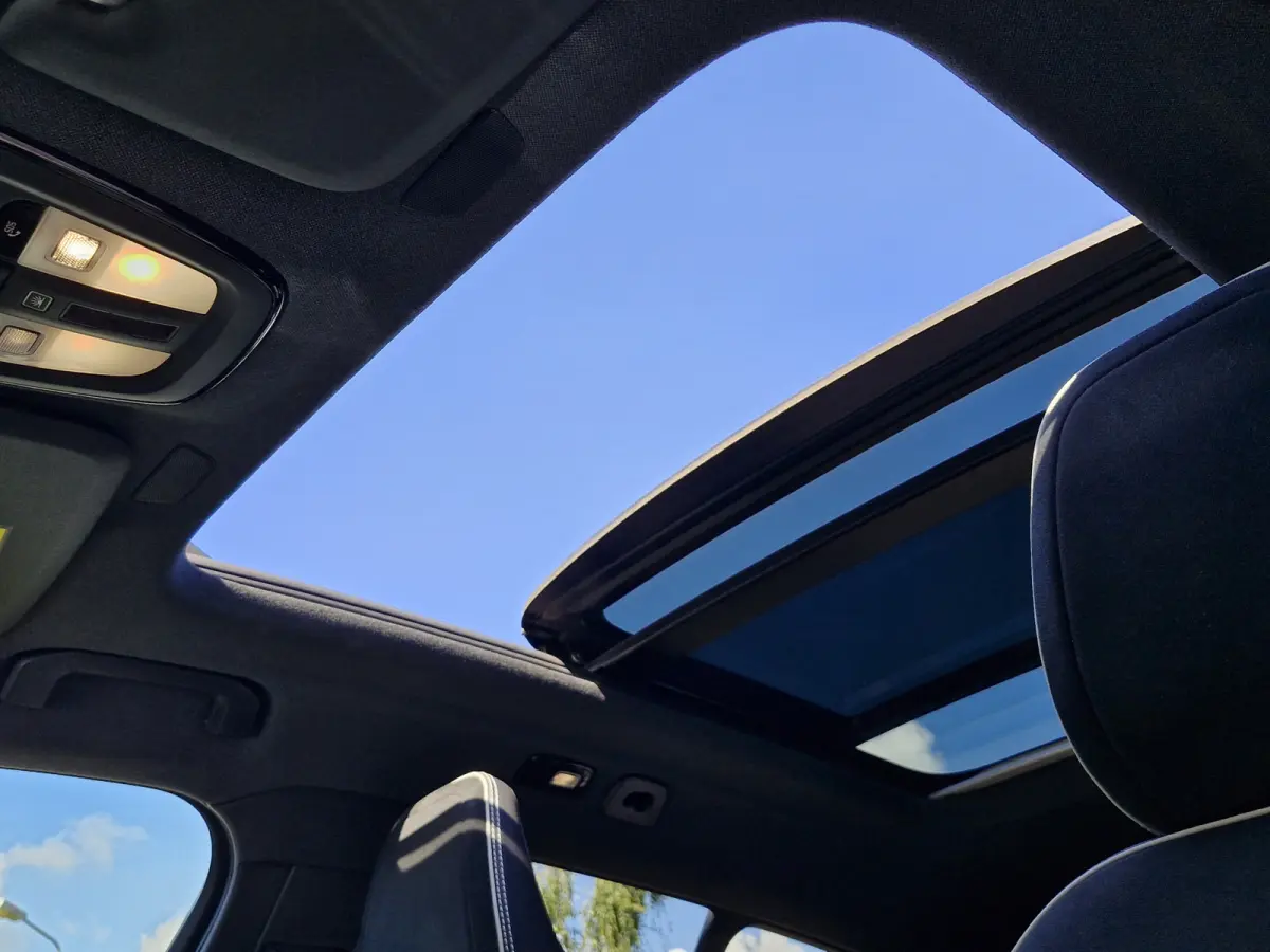 P8 AWD R-Design | Warmtepomp | Lounge Pack (audio installatie premium, elektrisch glazen panorama-dak, parkeersensor voor, rondomzicht camera)