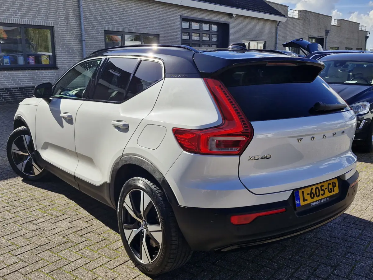 P8 AWD R-Design | Warmtepomp | Lounge Pack (audio installatie premium, elektrisch glazen panorama-dak, parkeersensor voor, rondomzicht camera)