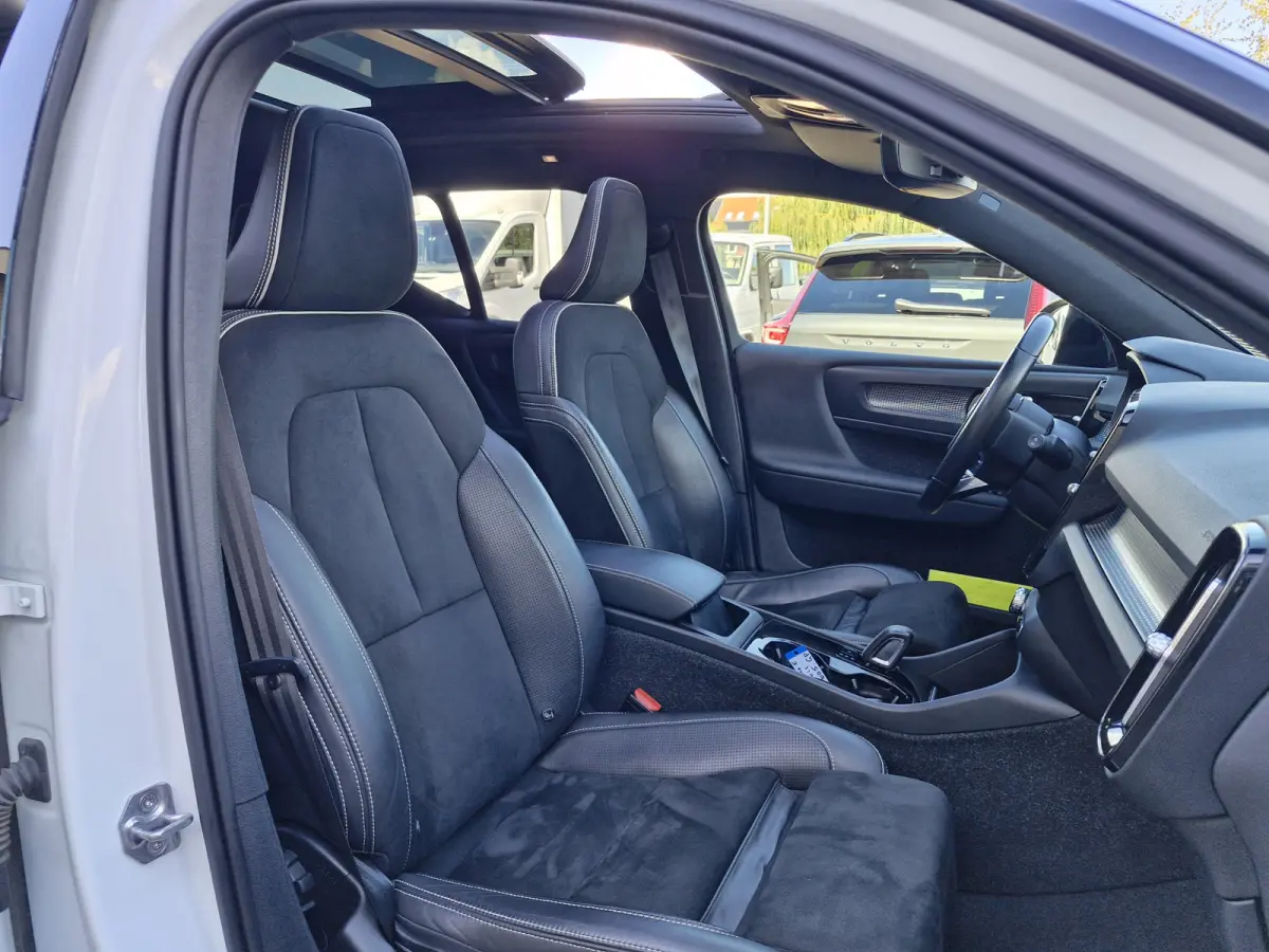 P8 AWD R-Design | Warmtepomp | Lounge Pack (audio installatie premium, elektrisch glazen panorama-dak, parkeersensor voor, rondomzicht camera)