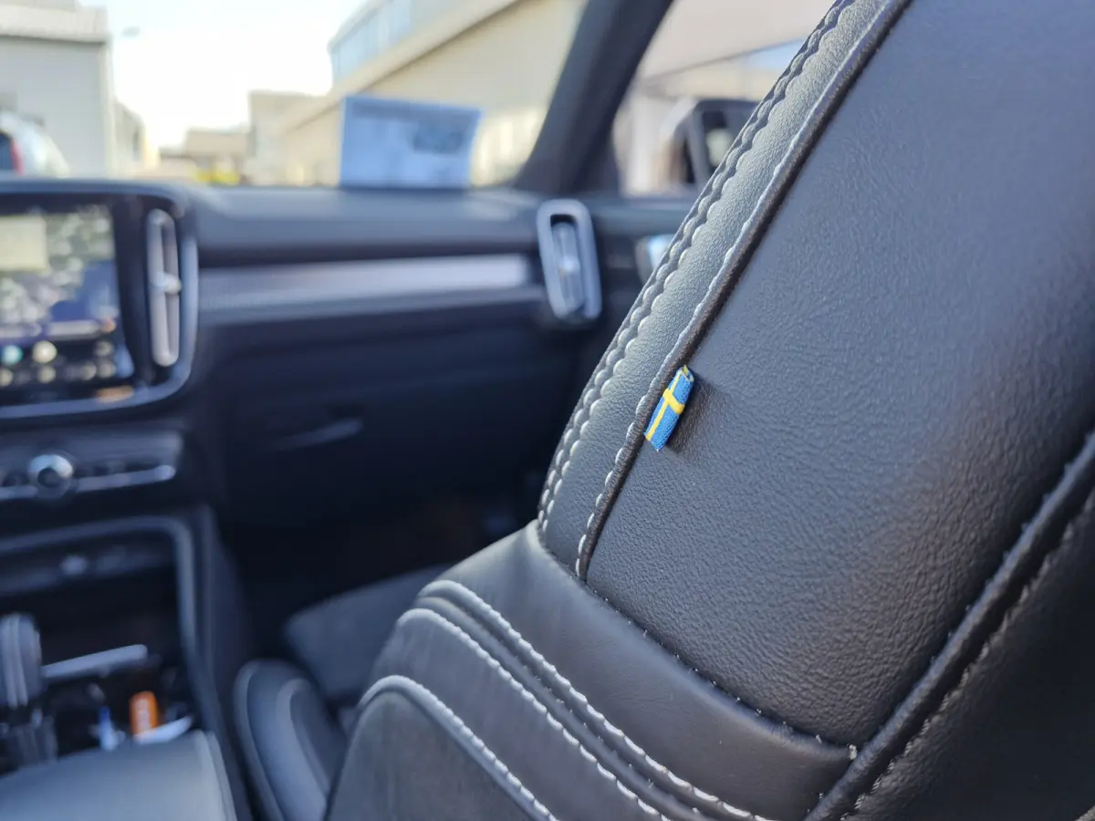 P8 AWD R-Design | Warmtepomp | Lounge Pack (audio installatie premium, elektrisch glazen panorama-dak, parkeersensor voor, rondomzicht camera)