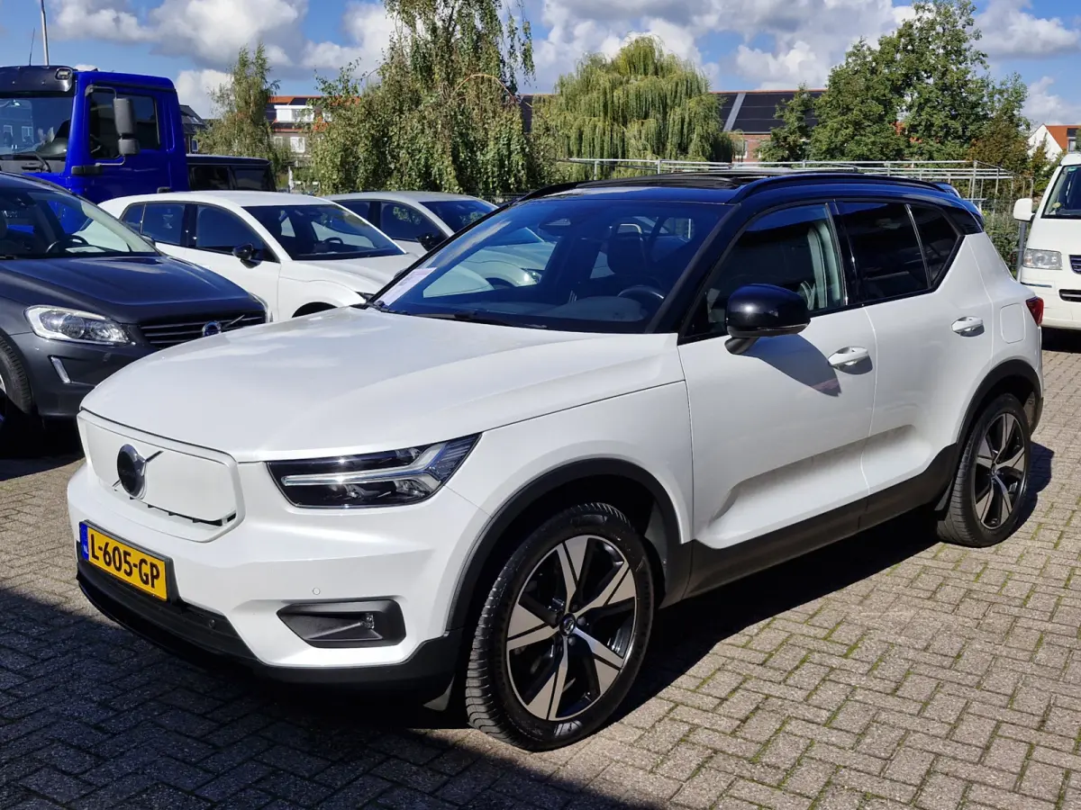 P8 AWD R-Design | Warmtepomp | Lounge Pack (audio installatie premium, elektrisch glazen panorama-dak, parkeersensor voor, rondomzicht camera)