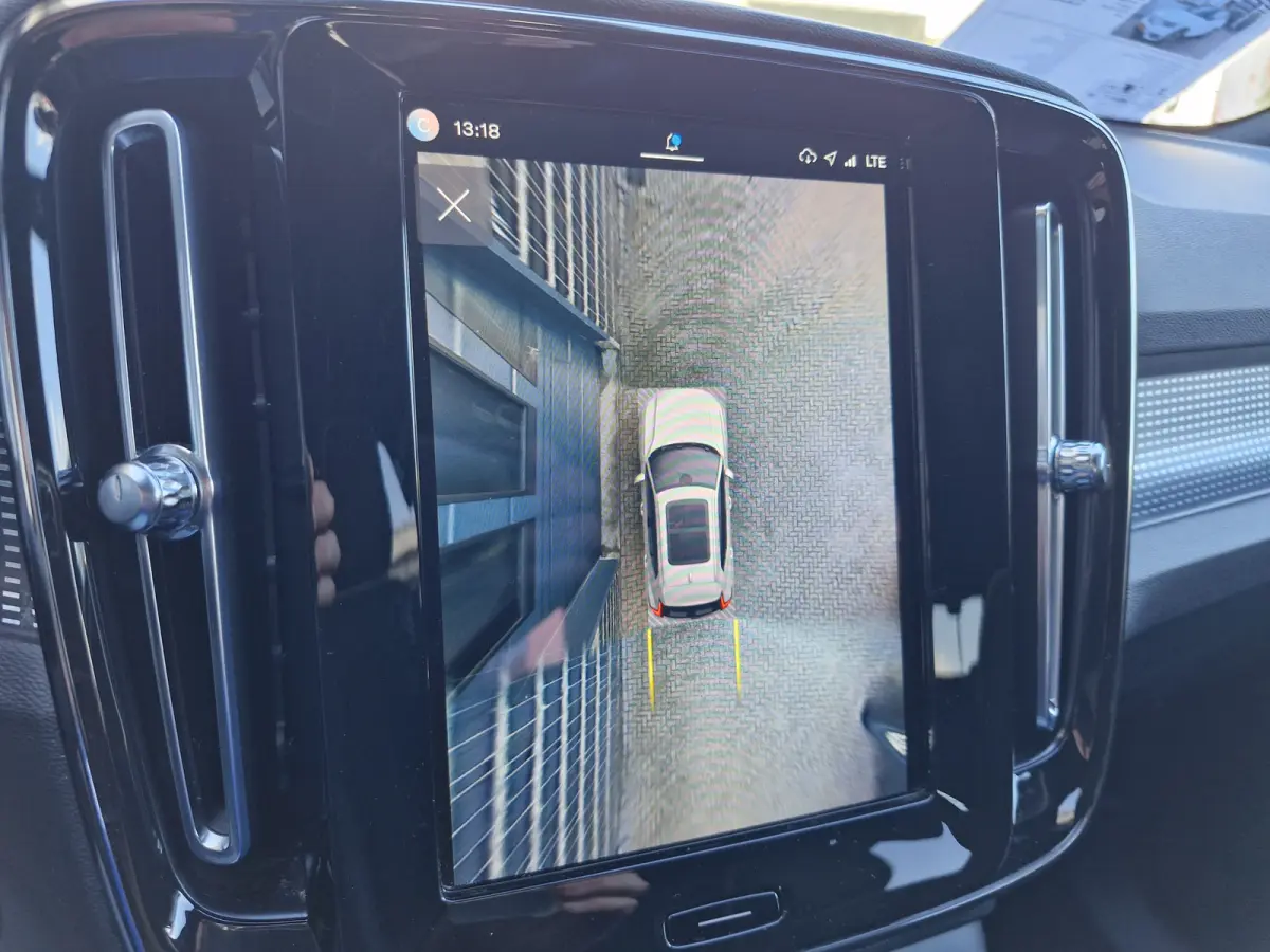 P8 AWD R-Design | Warmtepomp | Lounge Pack (audio installatie premium, elektrisch glazen panorama-dak, parkeersensor voor, rondomzicht camera)