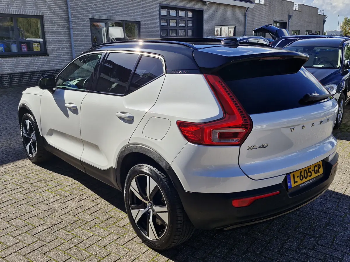 P8 AWD R-Design | Warmtepomp | Lounge Pack (audio installatie premium, elektrisch glazen panorama-dak, parkeersensor voor, rondomzicht camera)