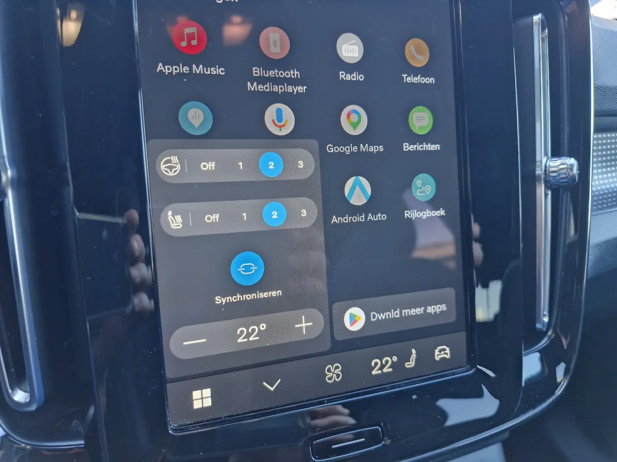 P8 AWD R-Design | Warmtepomp | Lounge Pack (audio installatie premium, elektrisch glazen panorama-dak, parkeersensor voor, rondomzicht camera)