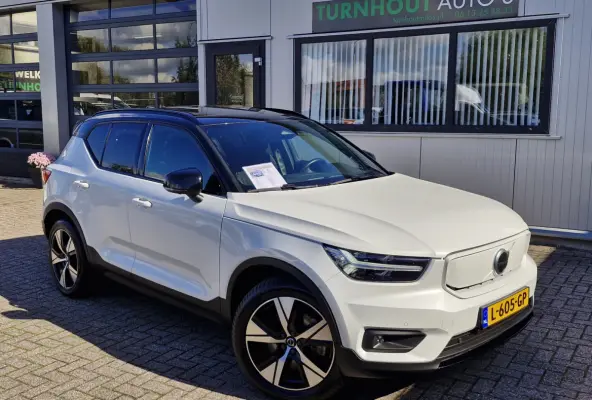 P8 AWD R-Design | Warmtepomp | Lounge Pack (audio installatie premium, elektrisch glazen panorama-dak, parkeersensor voor, rondomzicht camera)