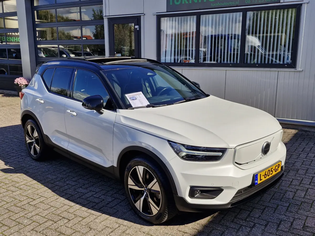 P8 AWD R-Design | Warmtepomp | Lounge Pack (audio installatie premium, elektrisch glazen panorama-dak, parkeersensor voor, rondomzicht camera)