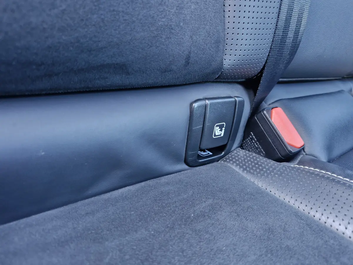 P8 AWD R-Design | Warmtepomp | Lounge Pack (audio installatie premium, elektrisch glazen panorama-dak, parkeersensor voor, rondomzicht camera)