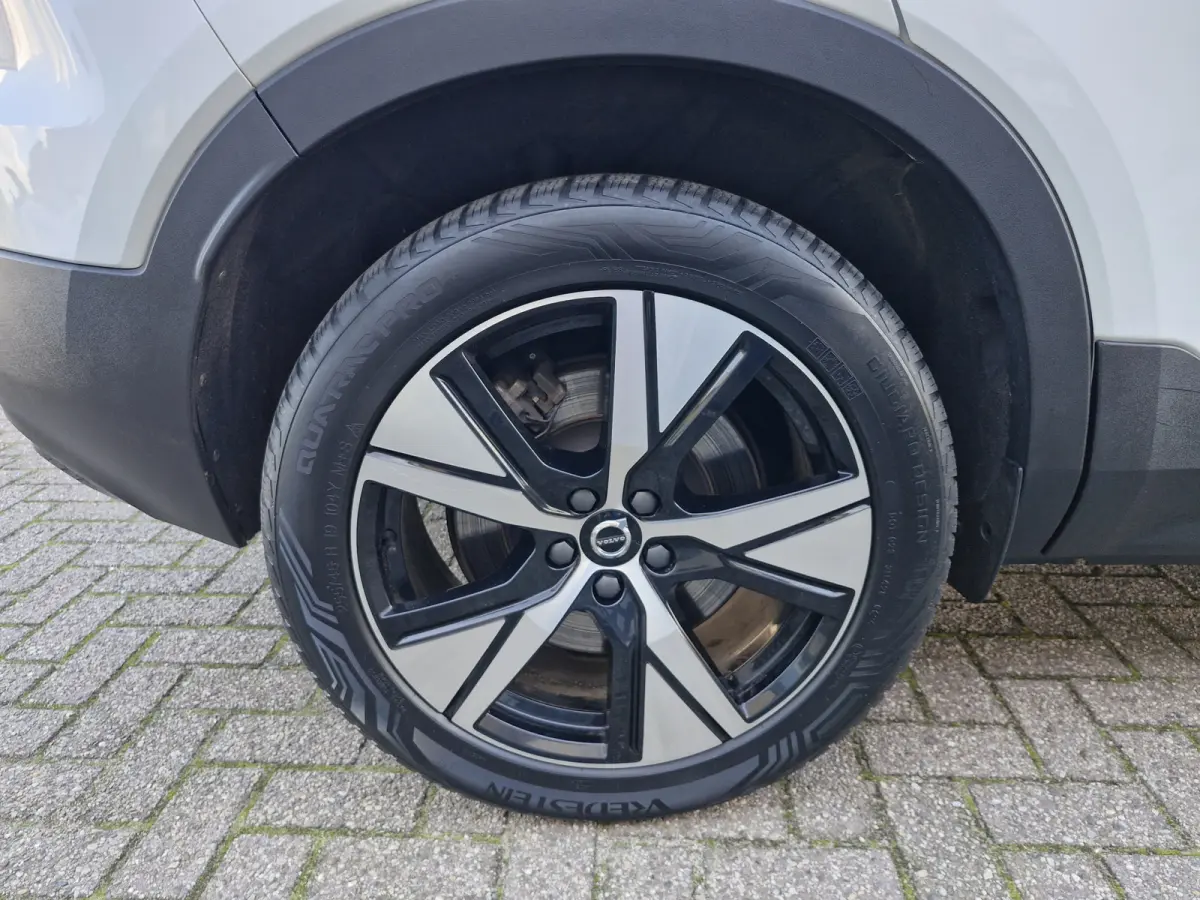 P8 AWD R-Design | Warmtepomp | Lounge Pack (audio installatie premium, elektrisch glazen panorama-dak, parkeersensor voor, rondomzicht camera)