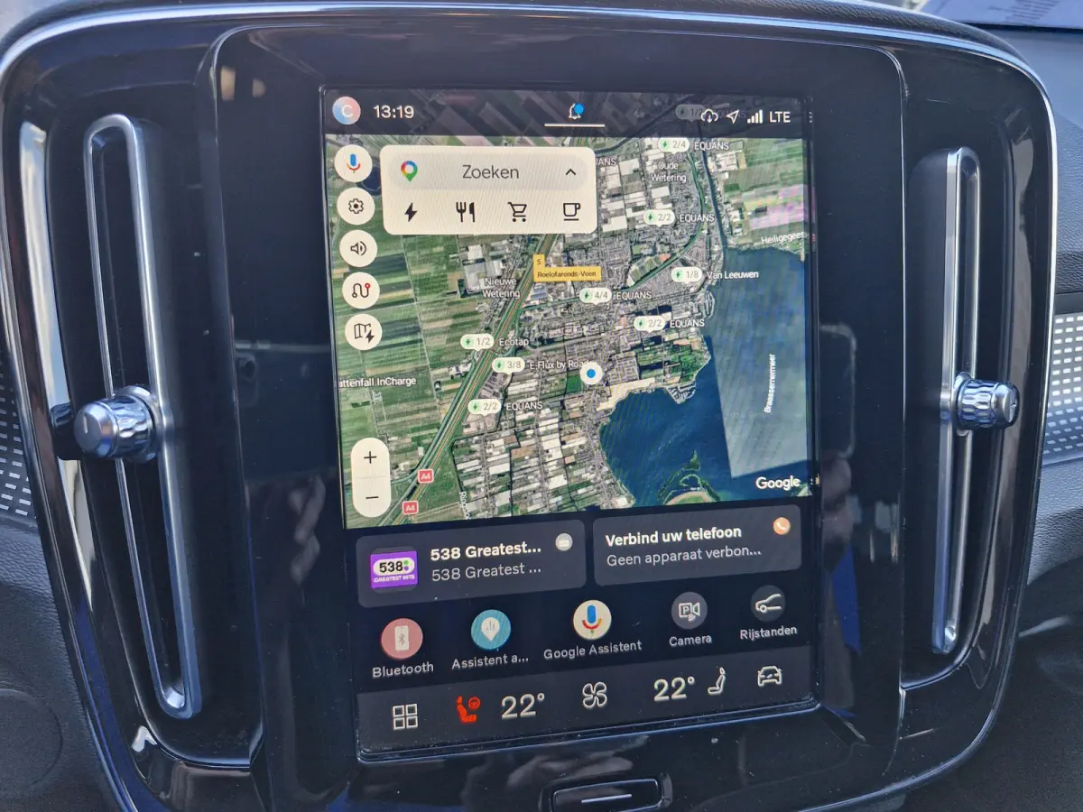 P8 AWD R-Design | Warmtepomp | Lounge Pack (audio installatie premium, elektrisch glazen panorama-dak, parkeersensor voor, rondomzicht camera)