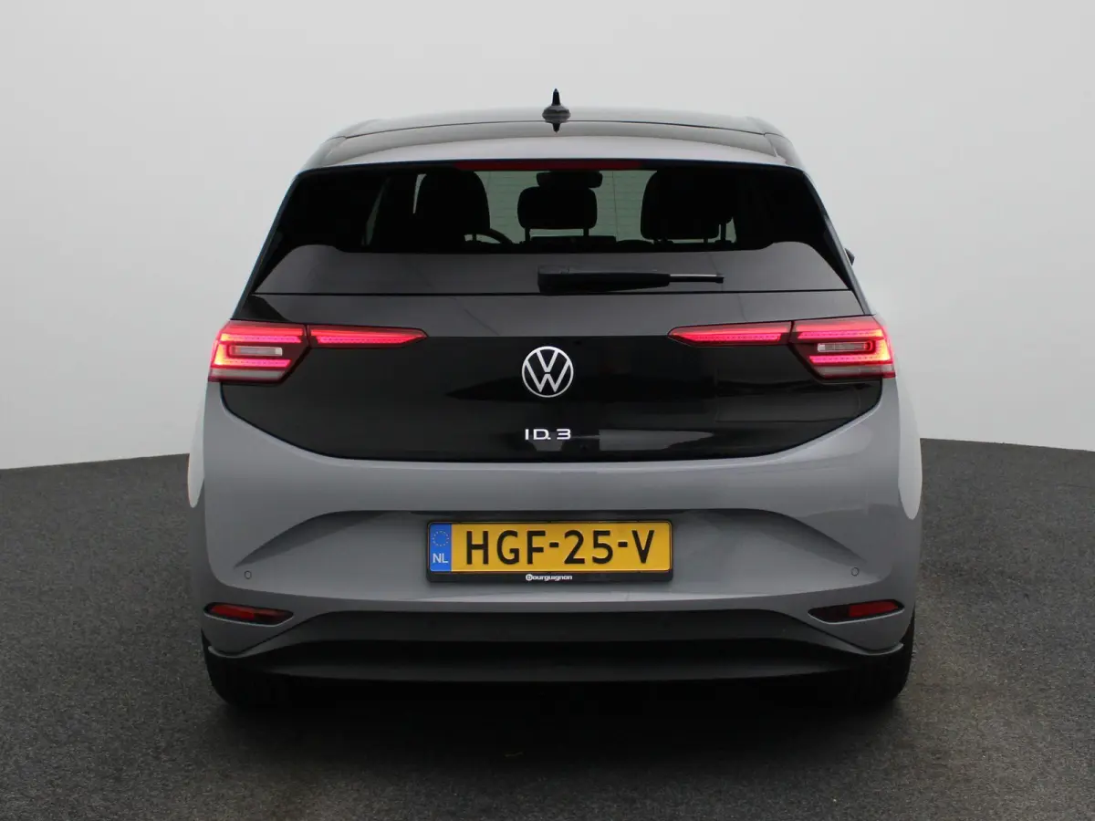 Pro Business 59 kWh 204 PK| Origineel Nederlands | 1e Eigenaar | Navigatie | Achteruitrijcamera | Stoelverwarming | Stuurwielverwarming | 18 Inch Velgen | LED Matrix