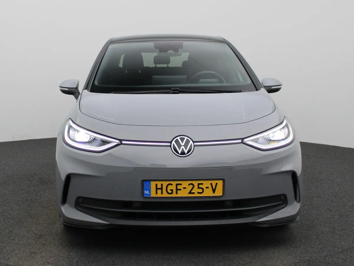 Pro Business 59 kWh 204 PK| Origineel Nederlands | 1e Eigenaar | Navigatie | Achteruitrijcamera | Stoelverwarming | Stuurwielverwarming | 18 Inch Velgen | LED Matrix
