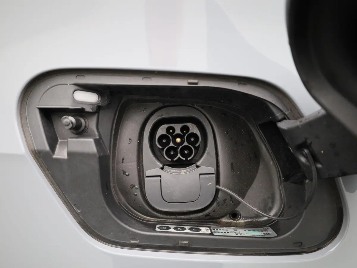 Pro Business 59 kWh 204 PK| Origineel Nederlands | 1e Eigenaar | Navigatie | Achteruitrijcamera | Stoelverwarming | Stuurwielverwarming | 18 Inch Velgen | LED Matrix