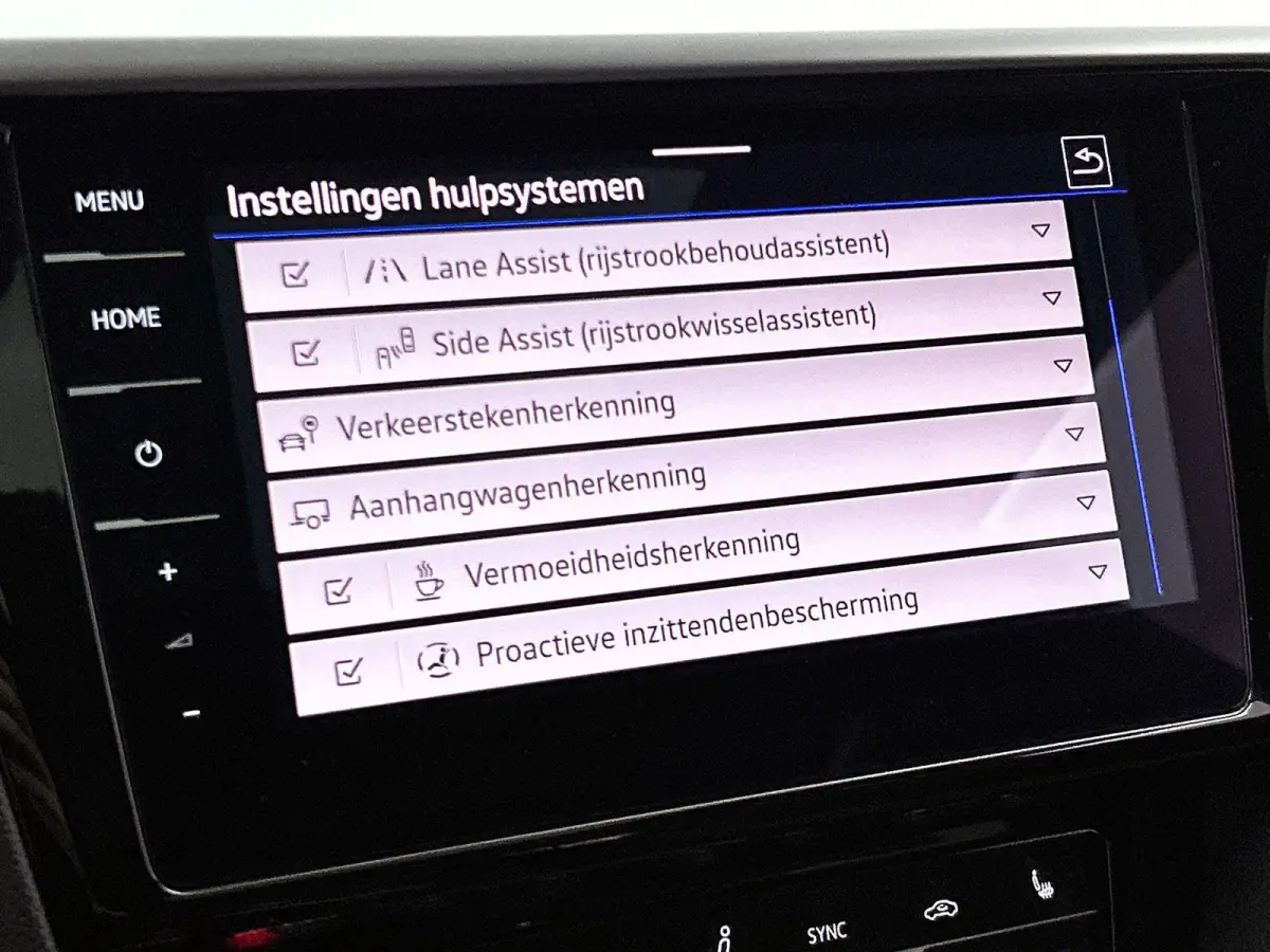 1.4 TSI eHybrid R-Line Business+ | Automaat | Trekhaak | Panorama dak | Stoel/stuurverwarming | Airco | 360 Camera | Navigatie |