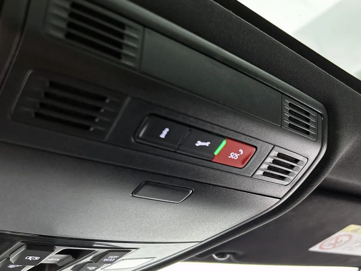 1.4 TSI eHybrid R-Line Business+ | Automaat | Trekhaak | Panorama dak | Stoel/stuurverwarming | Airco | 360 Camera | Navigatie |