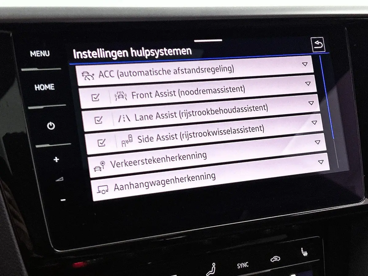 1.4 TSI eHybrid R-Line Business+ | Automaat | Trekhaak | Panorama dak | Stoel/stuurverwarming | Airco | 360 Camera | Navigatie |