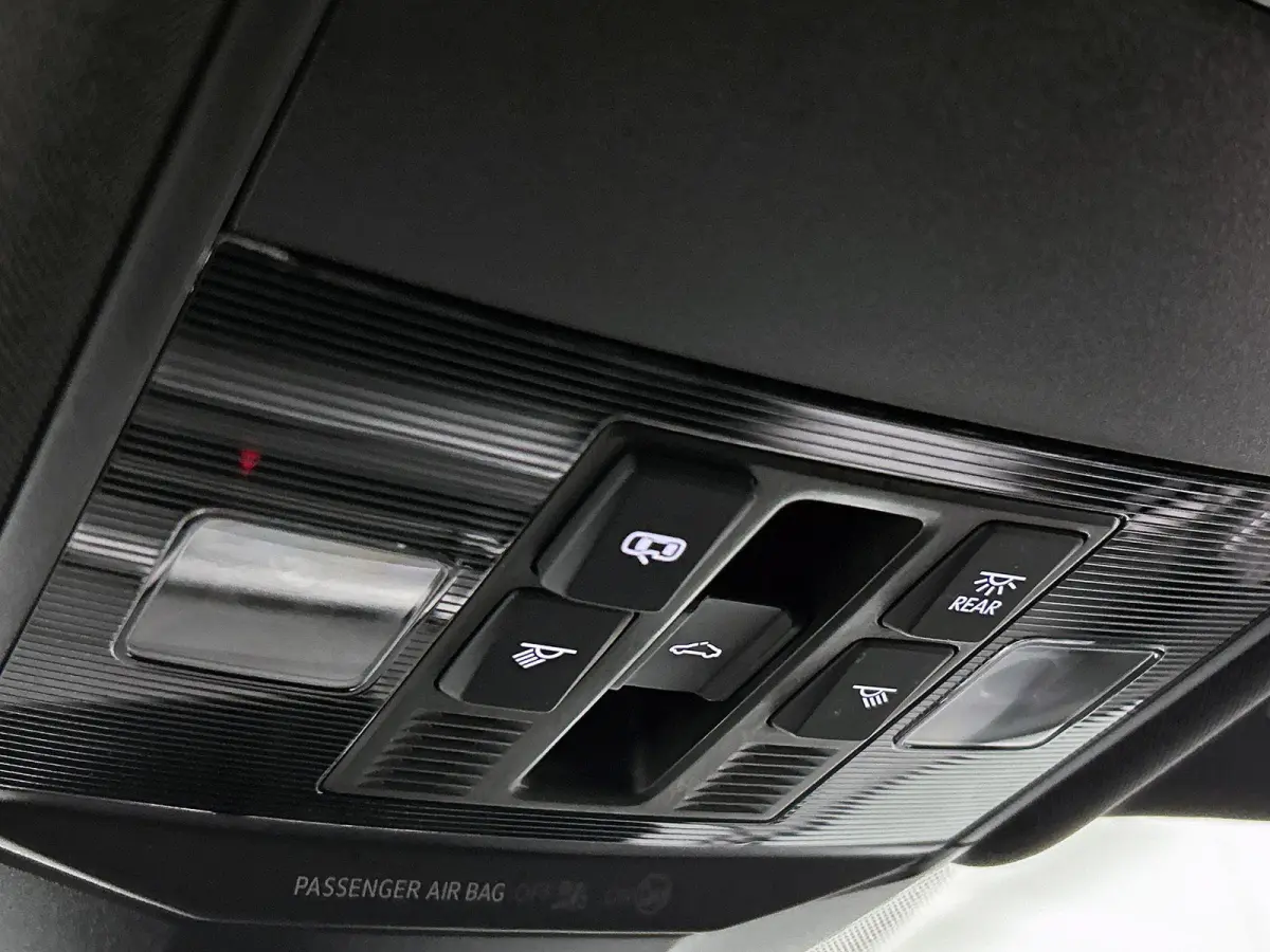 1.4 TSI eHybrid R-Line Business+ | Automaat | Trekhaak | Panorama dak | Stoel/stuurverwarming | Airco | 360 Camera | Navigatie |