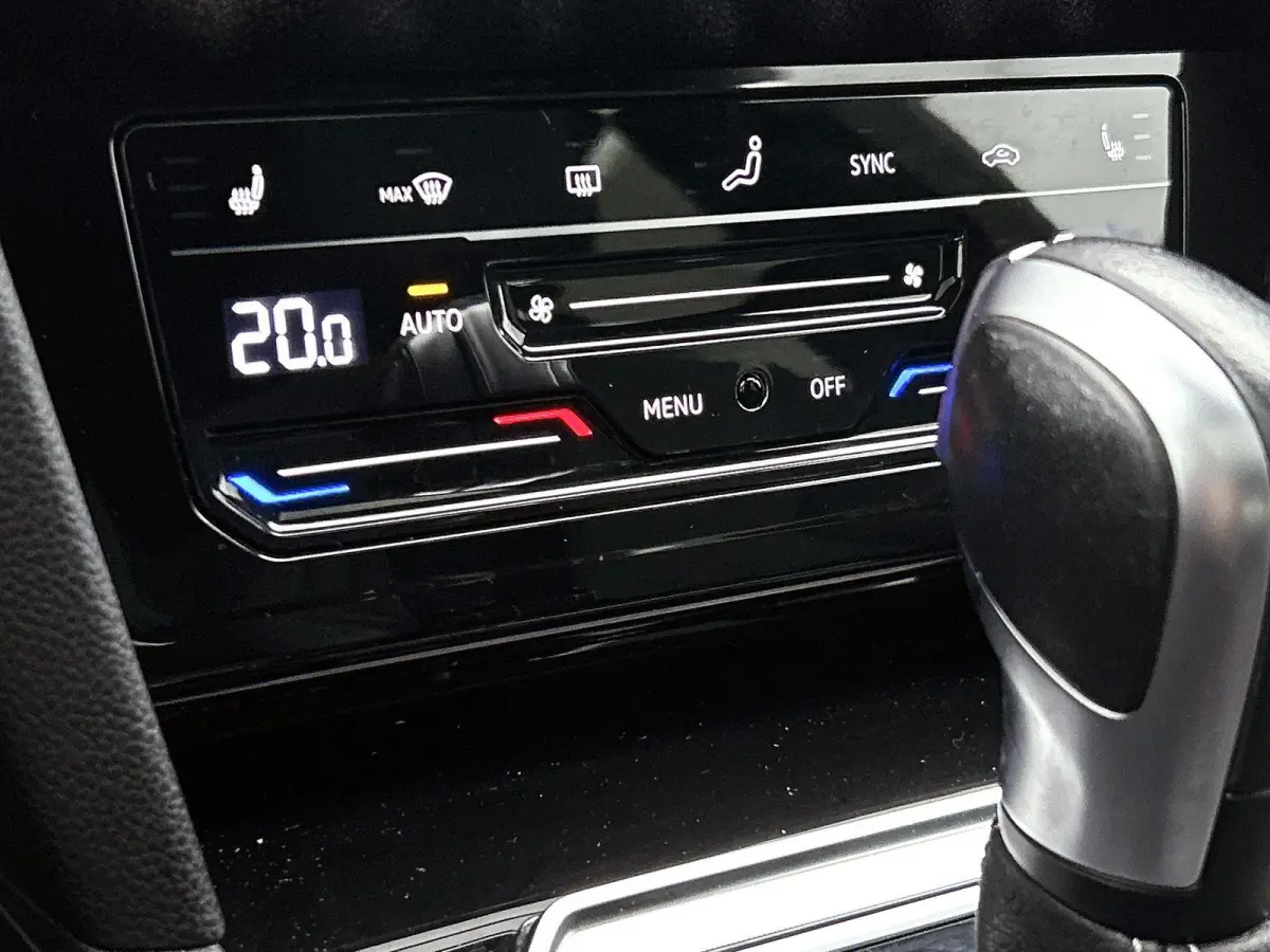 1.4 TSI eHybrid R-Line Business+ | Automaat | Trekhaak | Panorama dak | Stoel/stuurverwarming | Airco | 360 Camera | Navigatie |