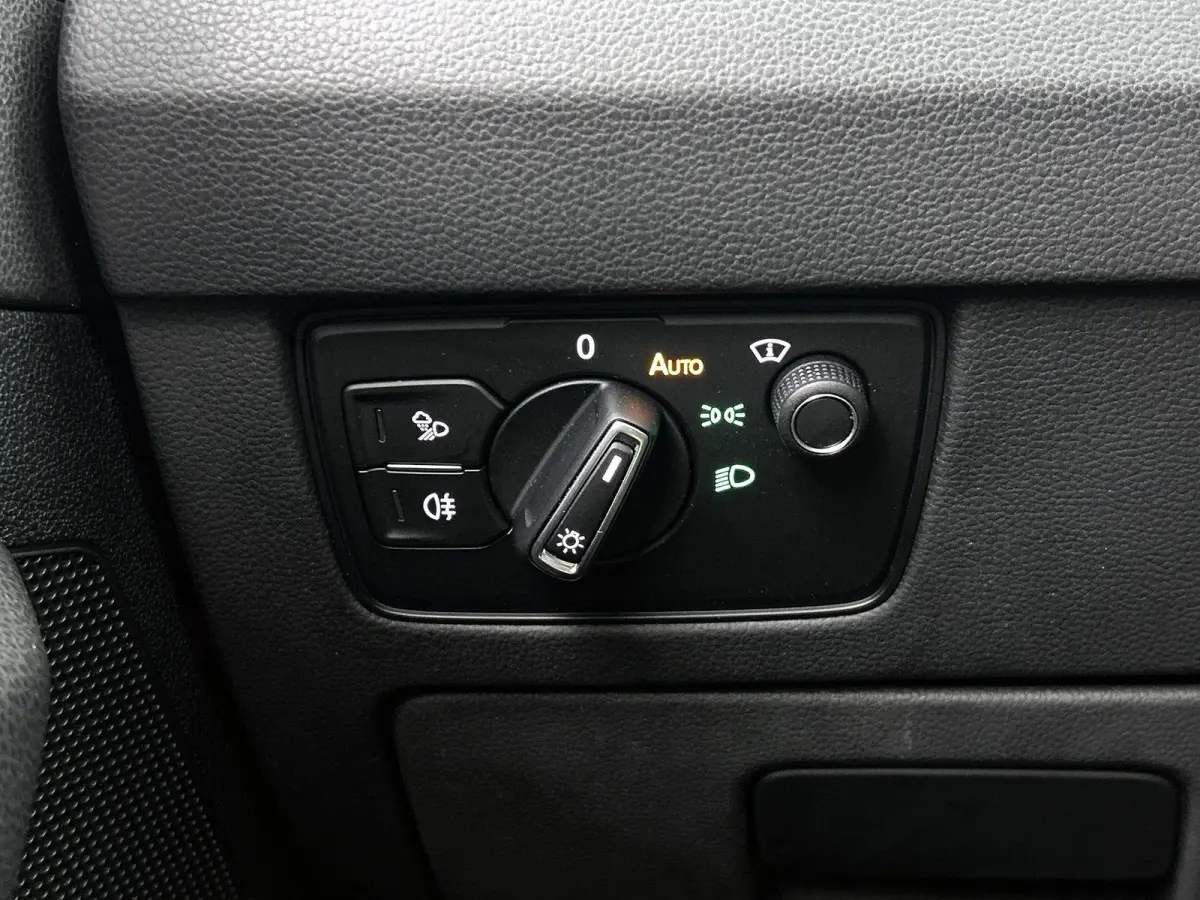 1.4 TSI eHybrid R-Line Business+ | Automaat | Trekhaak | Panorama dak | Stoel/stuurverwarming | Airco | 360 Camera | Navigatie |